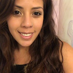 Meet your Posher, Alejandra